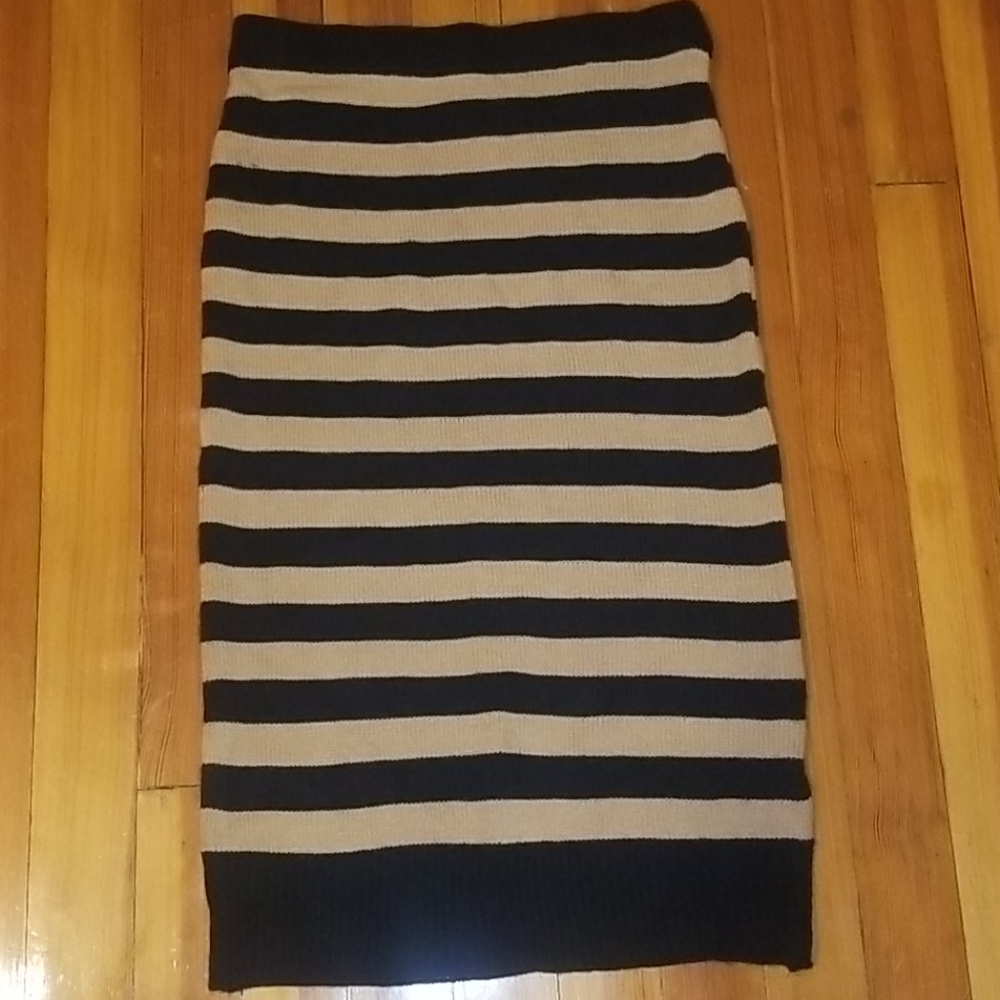 (Not used) Black and brown striped stretchy skirt